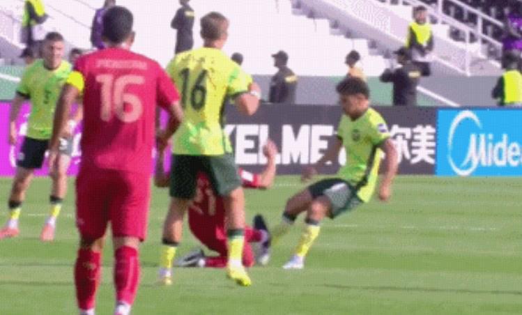 V体育入口-亚足联官方：泰国U23后卫延森被禁赛两场，无缘对阵中国队