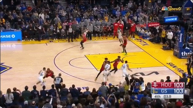 V体育平台-生涯首记压哨绝杀！库里有理由像夺冠一样恣意欢庆