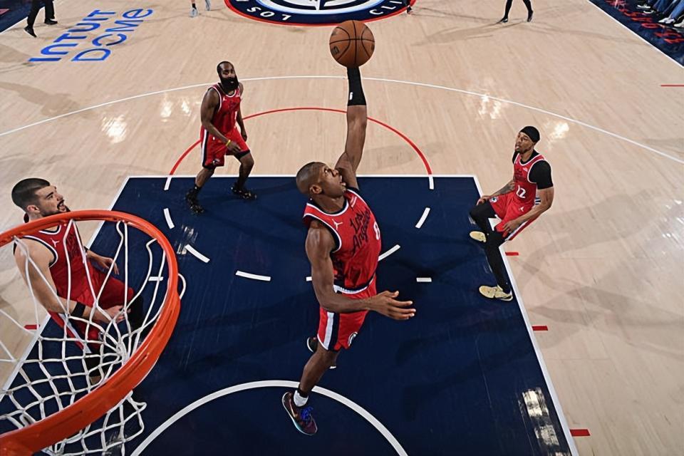 V体育-防死了东契奇！快船后场大闸对于球队的重要性绝对是有目共睹的？