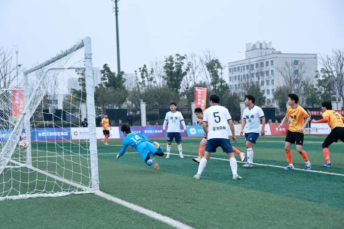 V体育-合肥城市足球联赛肥东主场首战激情开赛|肥东队|巢湖|体育场|比赛|球员_新浪体育_新浪新闻